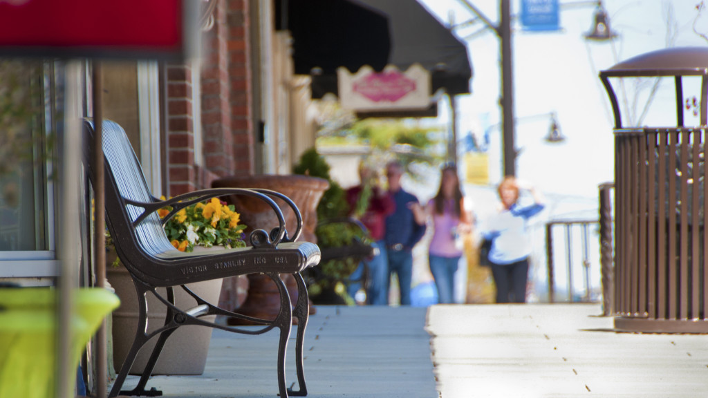 GUN-DowntownBenchShoppers-1024x576